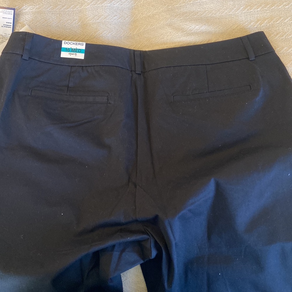 16 Medium NWT Docker’s black mid rise metro pants - Picture 10 of 12